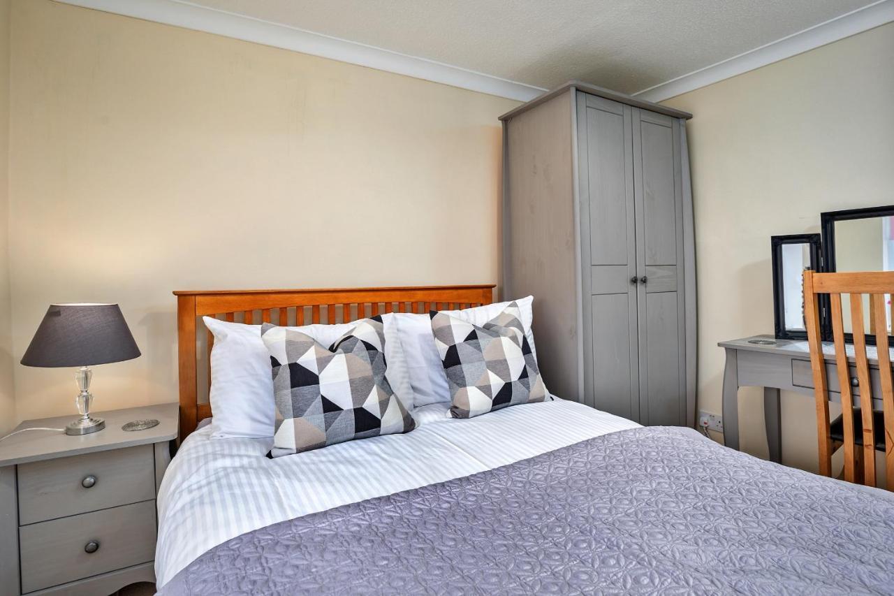 Finest Retreats - Cloggers Cottage Darley Екстериор снимка