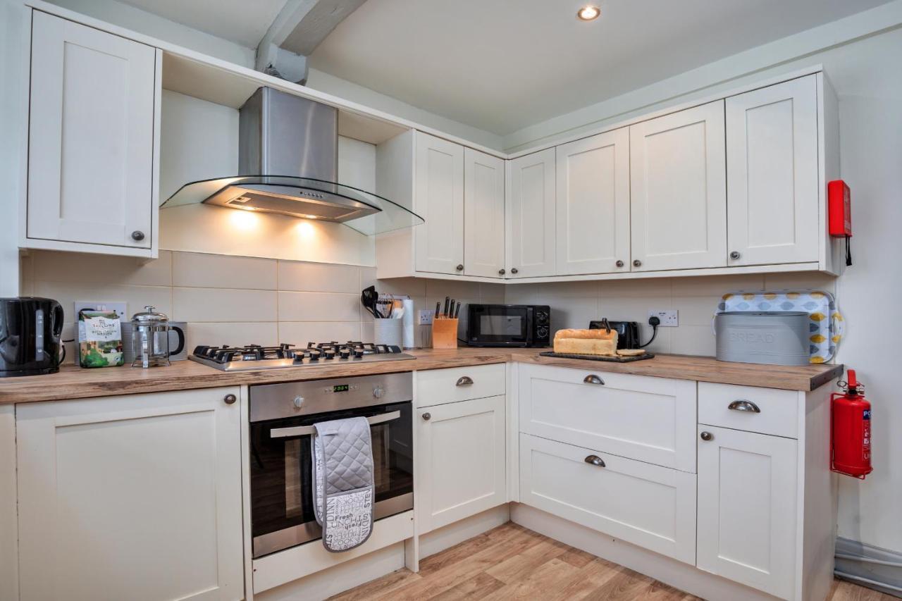 Finest Retreats - Cloggers Cottage Darley Екстериор снимка